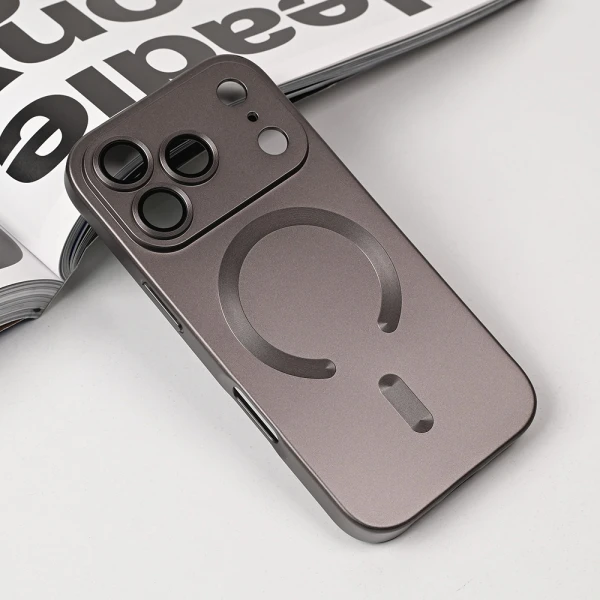 Torbica Magsafe Chrome za iPhone 17 Pro 6.3 siva