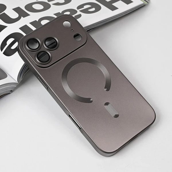 Torbica Magsafe Chrome za iPhone 17 Pro Max 6.9 siva