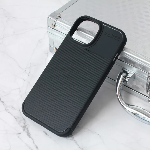 Torbica Defender Carbon za iPhone 15 6.1 crna