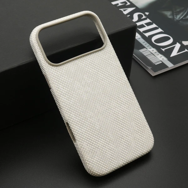 Futrola woven touch magsafe za iphone 17 pro max (6.9) bela