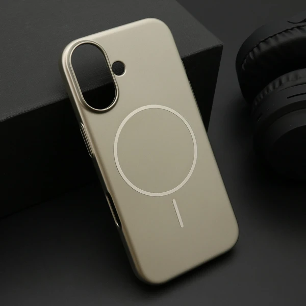 Futrola pure matte magsafe za iphone 17 (6.3) zlatna