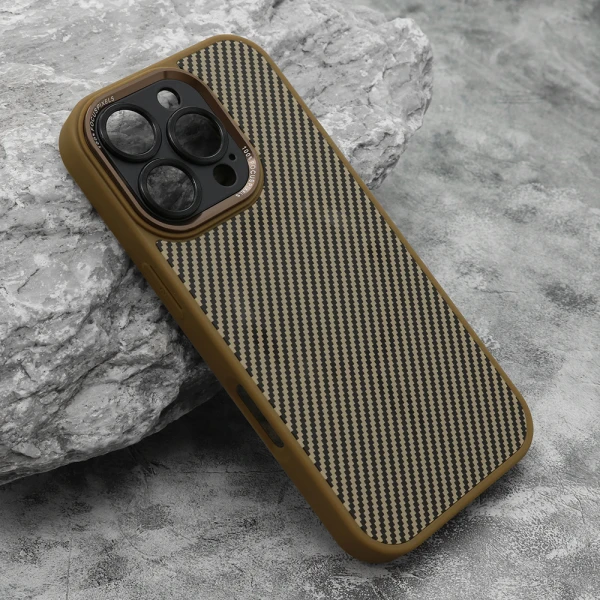 Futrola carbon magsafe za iphone 16 pro (6.3) zlatna (small camera)
