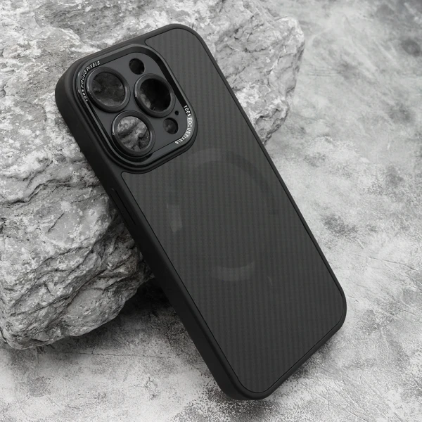 Futrola carbon magsafe za iphone 15 pro (6.1) crna (small camera)